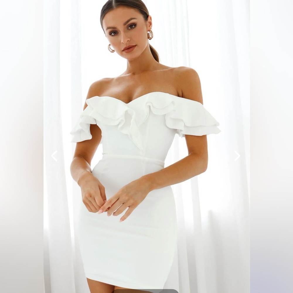 Selfie Leslie ROSSI OFF-SHOULDER
DOUBLE RUFFLE DRESS